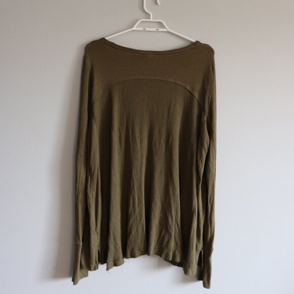 Free People Women's Sz Lrg Green Relaxed Fit Waffle Knit Thumb Holes Casual Top - Picture 2 of 13